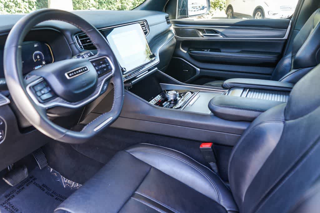 Thumbnail: 2023 Jeep Wagoneer - 17