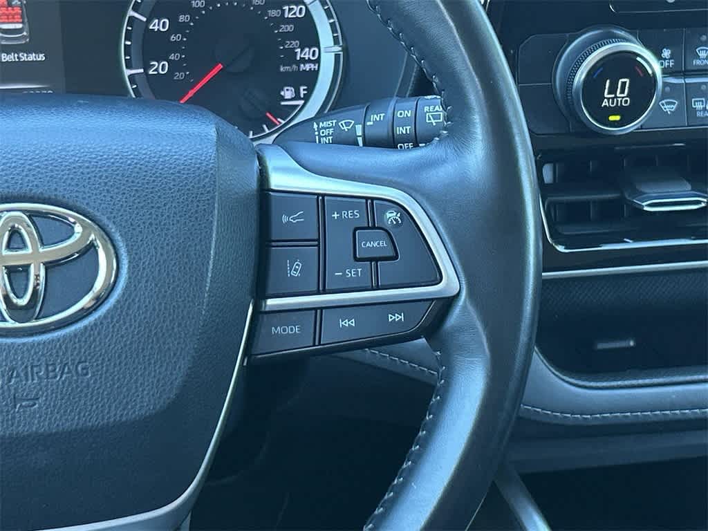 Thumbnail: 2022 Toyota Highlander - 14