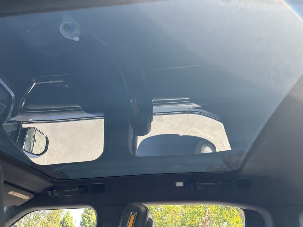 Thumbnail: 2022 Rivian R1T - 8