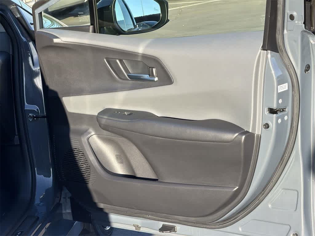 Thumbnail: 2024 Toyota Prius - 40