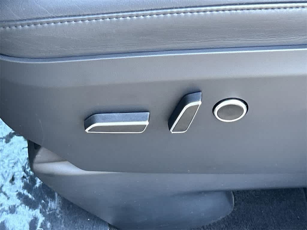 Thumbnail: 2022 Tesla Model X - 27