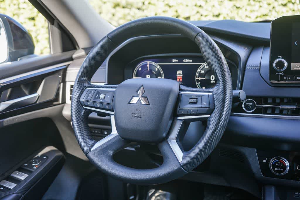 Thumbnail: 2025 Mitsubishi Outlander - 15