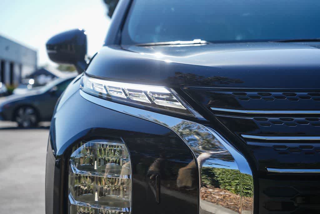 Thumbnail: 2025 Mitsubishi Outlander - 10