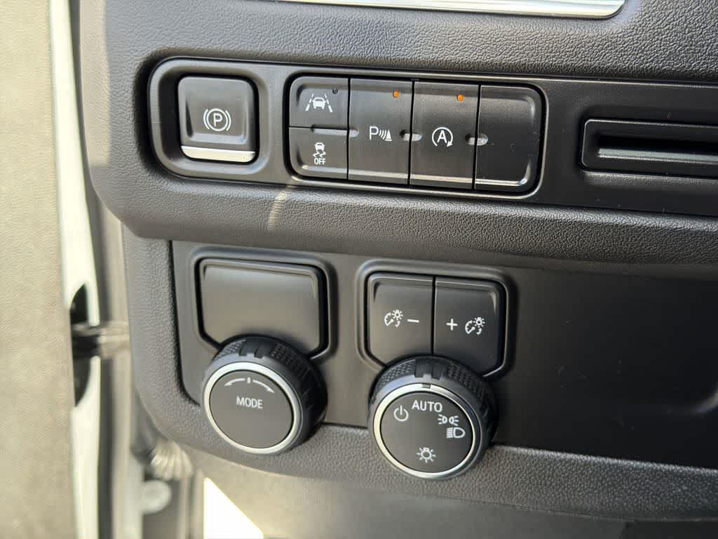 Thumbnail: 2023 Chevrolet Suburban - 21