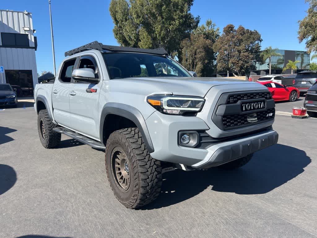 2020 Toyota Tacoma TRD photo 2