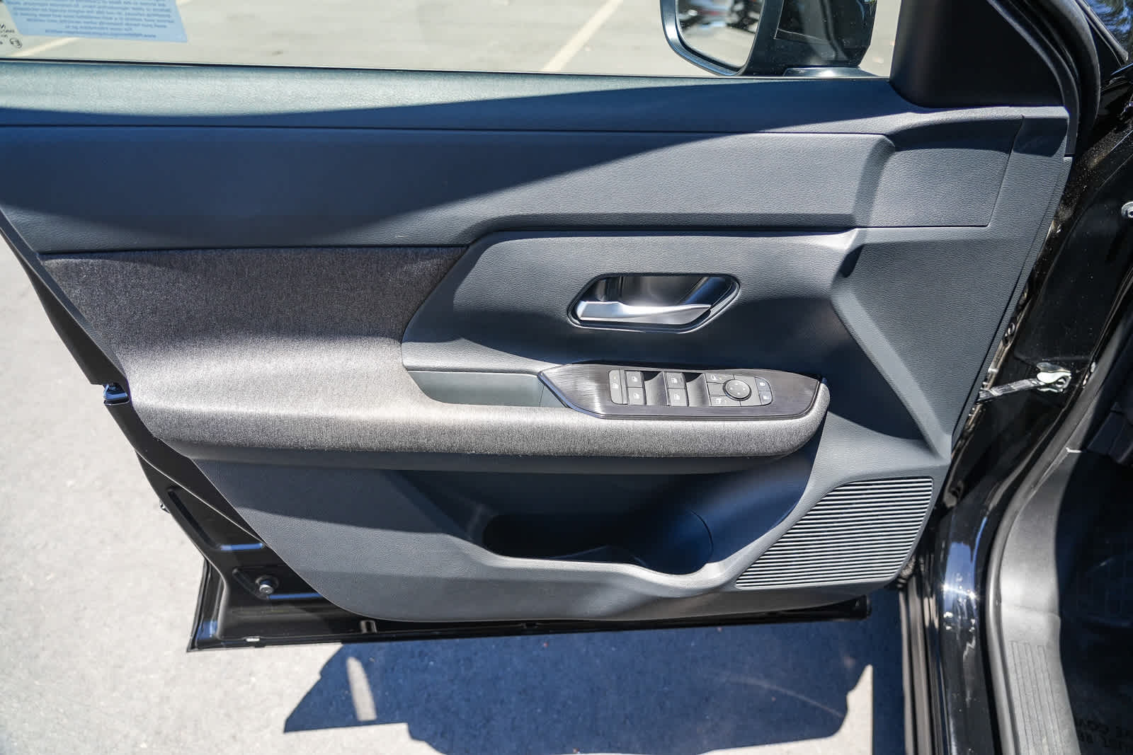 Thumbnail: 2025 Nissan Kicks - 18