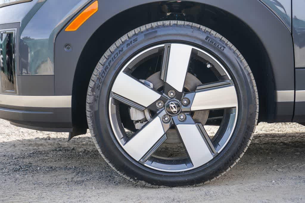 2026 Hyundai Santa Fe Limited - Photo 9