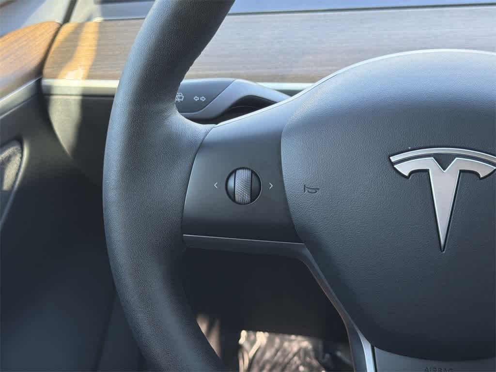 Thumbnail: 2022 Tesla Model 3 - 14