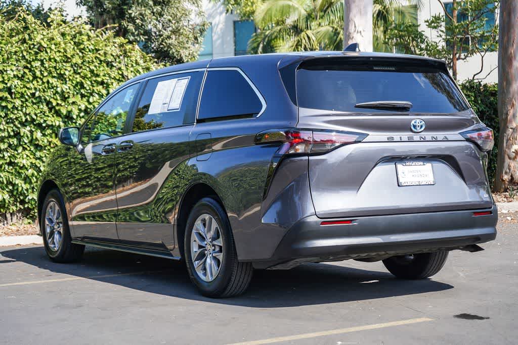 Thumbnail: 2025 Toyota Sienna - 3
