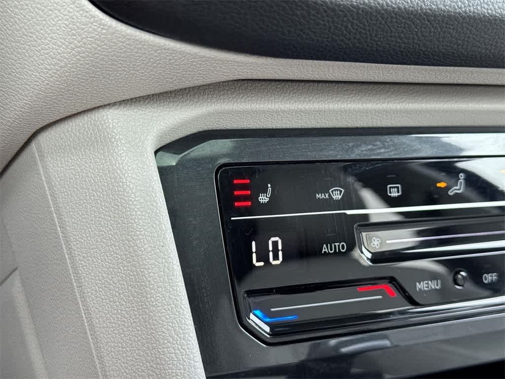 Thumbnail: 2022 Volkswagen Tiguan - 22