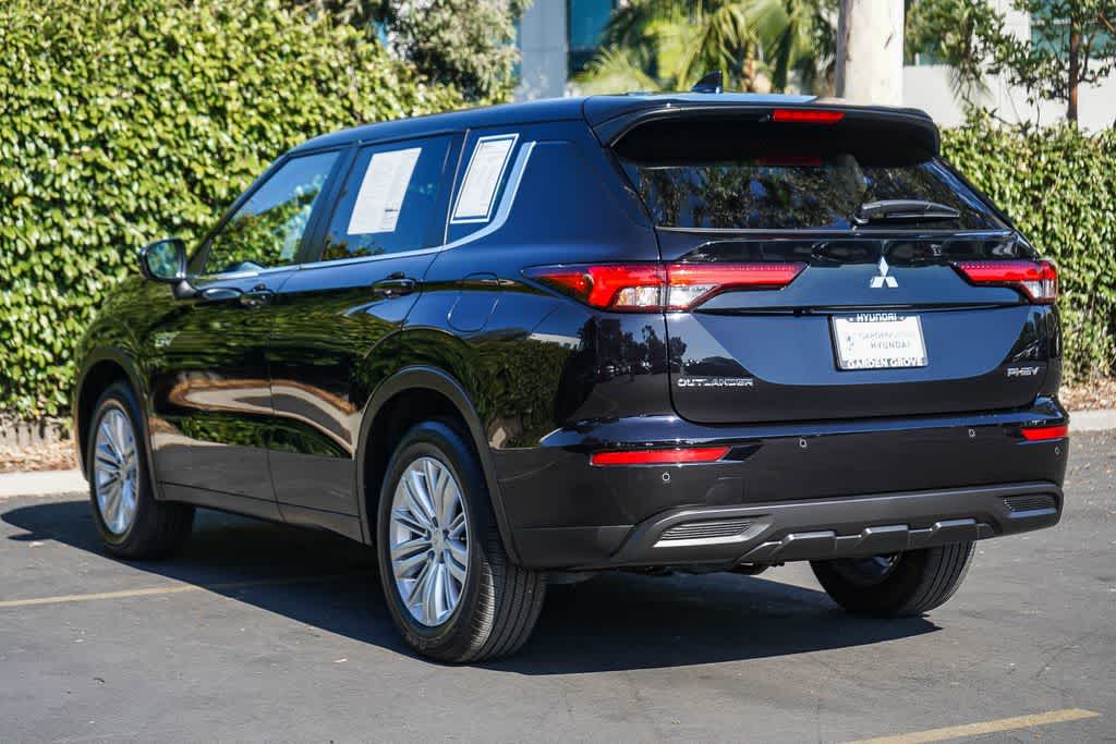 Thumbnail: 2025 Mitsubishi Outlander - 4