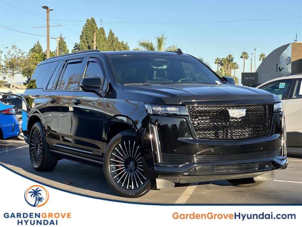 2023 Cadillac Escalade ESV Sport Platinum's photo