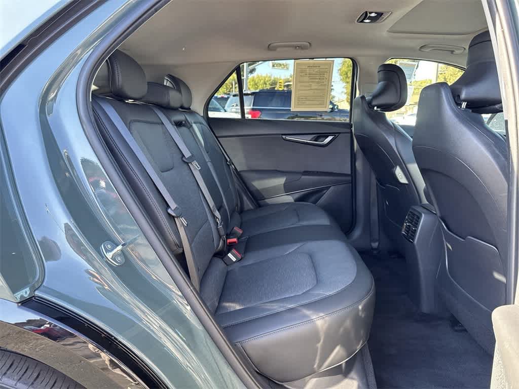 Thumbnail: 2023 Kia Niro - 34