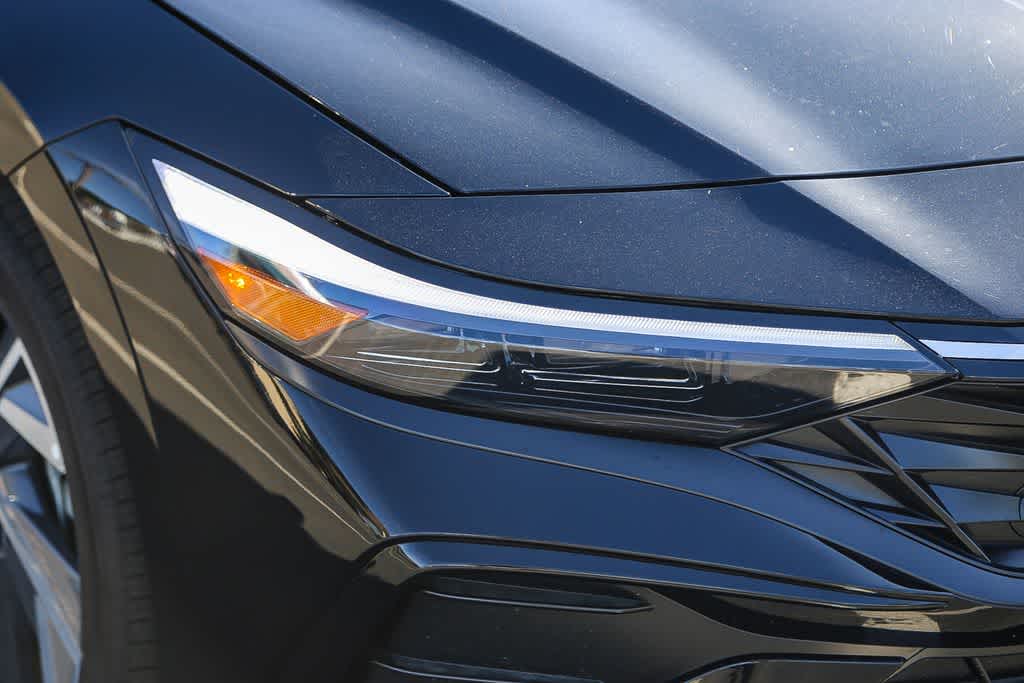 Thumbnail: 2025 Hyundai Elantra - 4