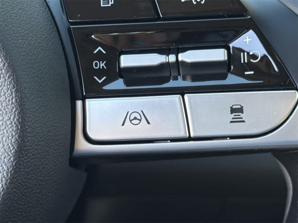 Thumbnail: 2025 Hyundai Elantra - 24