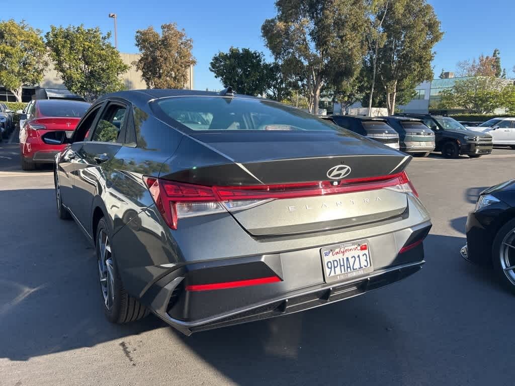Used 2025 Hyundai Elantra SEL Convenience Sedan