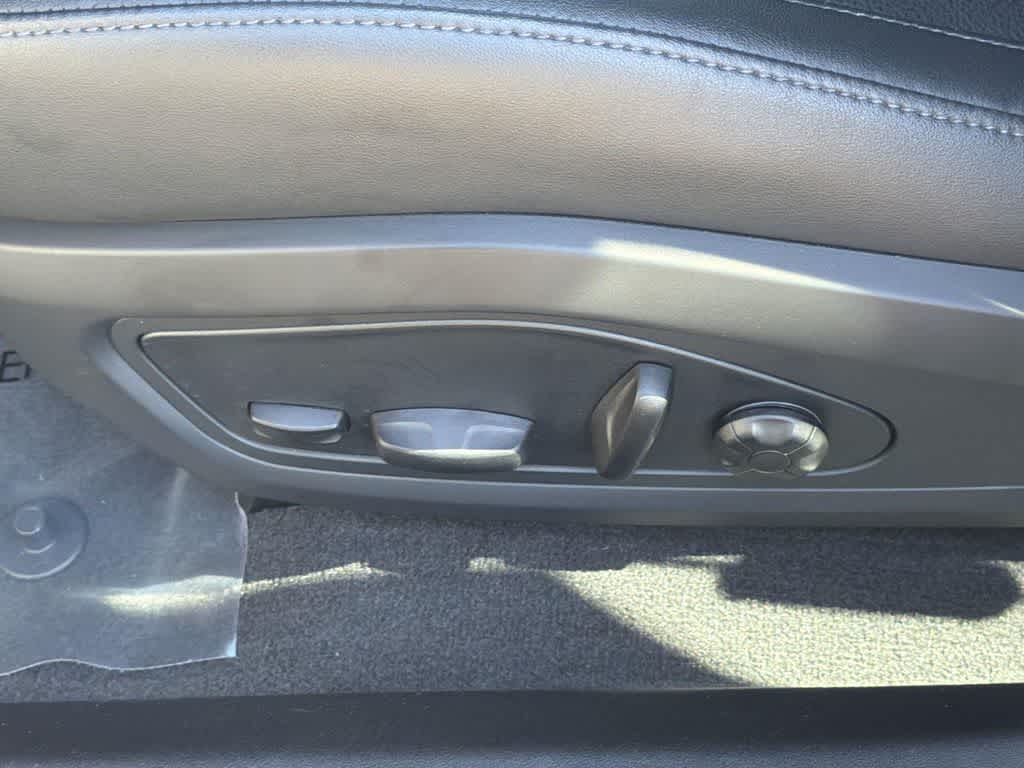 Thumbnail: 2023 Porsche Taycan - 27