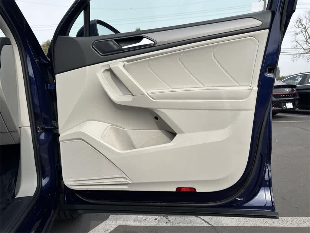 Thumbnail: 2022 Volkswagen Tiguan - 34