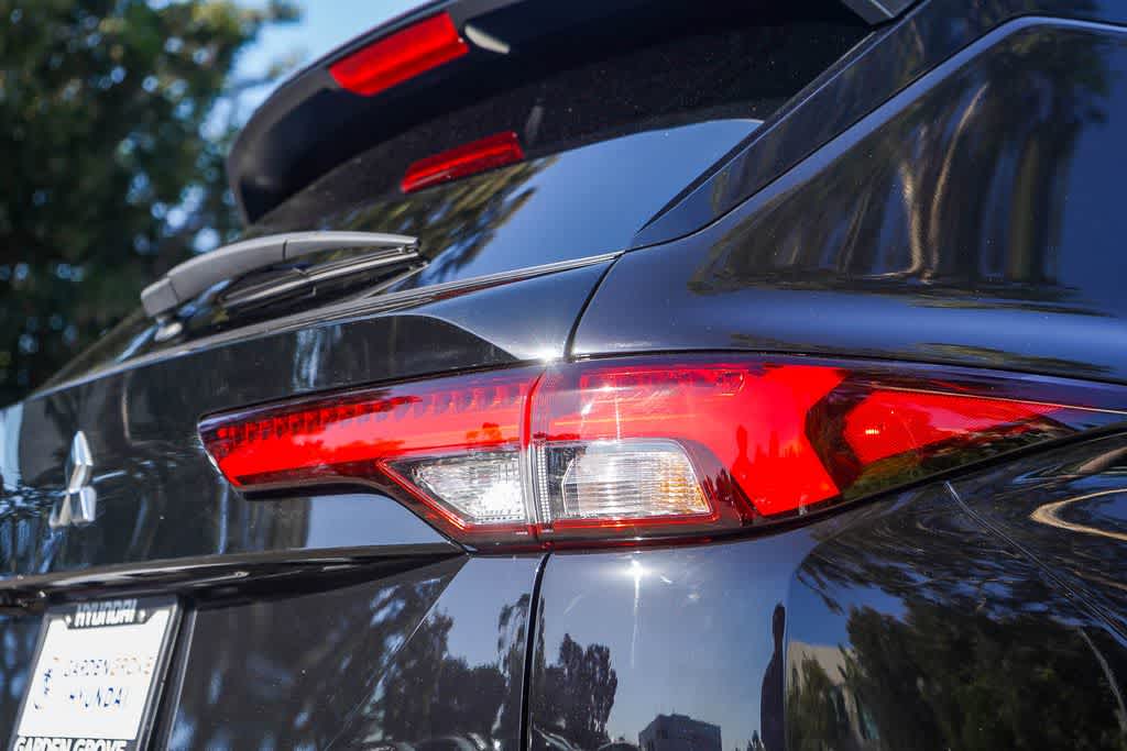 Thumbnail: 2025 Mitsubishi Outlander - 7