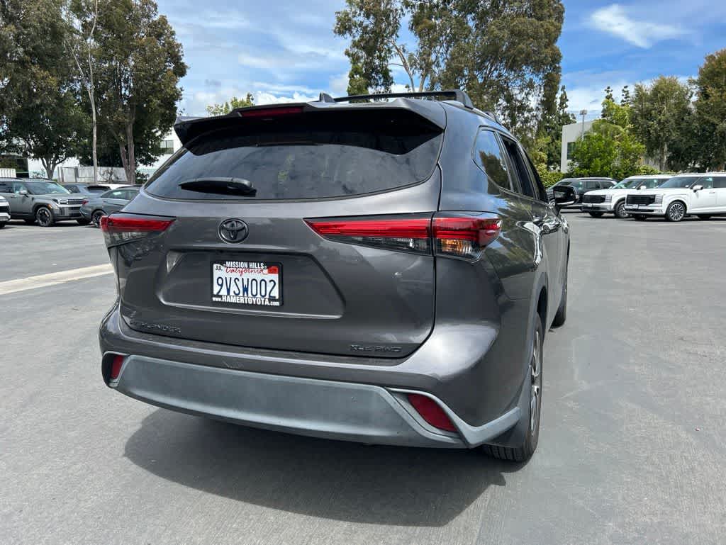 Thumbnail: 2022 Toyota Highlander - 3