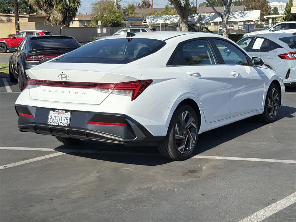 Thumbnail: 2025 Hyundai Elantra - 4