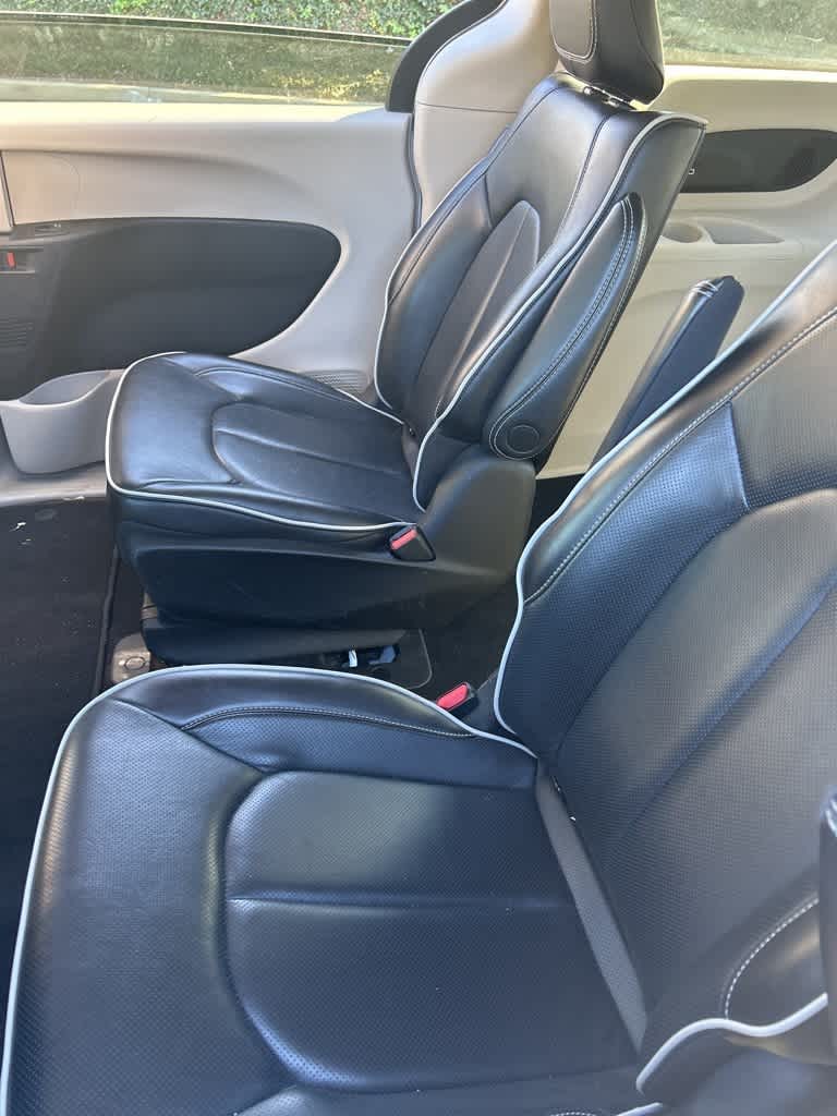 Thumbnail: 2023 Chrysler Pacifica - 6