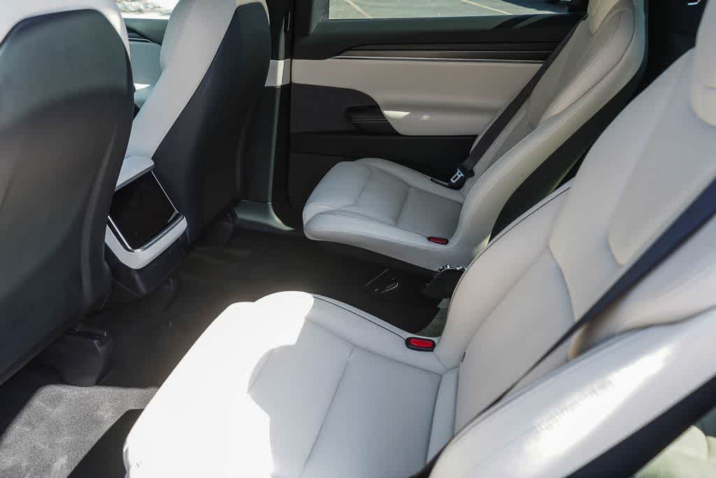 Thumbnail: 2022 Tesla Model X - 16