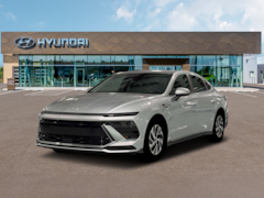 Hyundai Sonata Hybrid azul de 2026, berlina