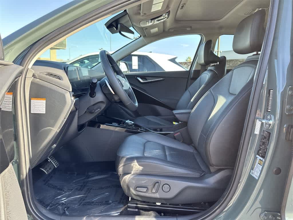 Thumbnail: 2023 Kia Niro - 26