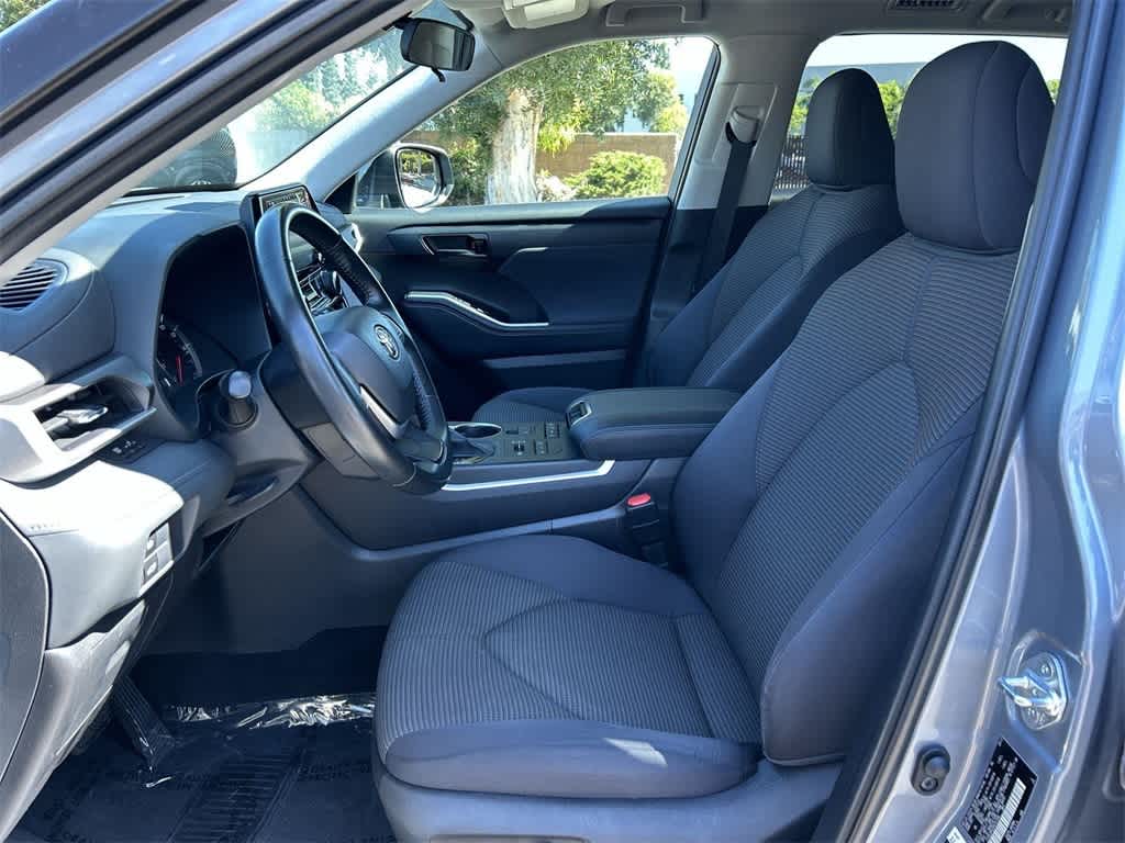 Thumbnail: 2022 Toyota Highlander - 25