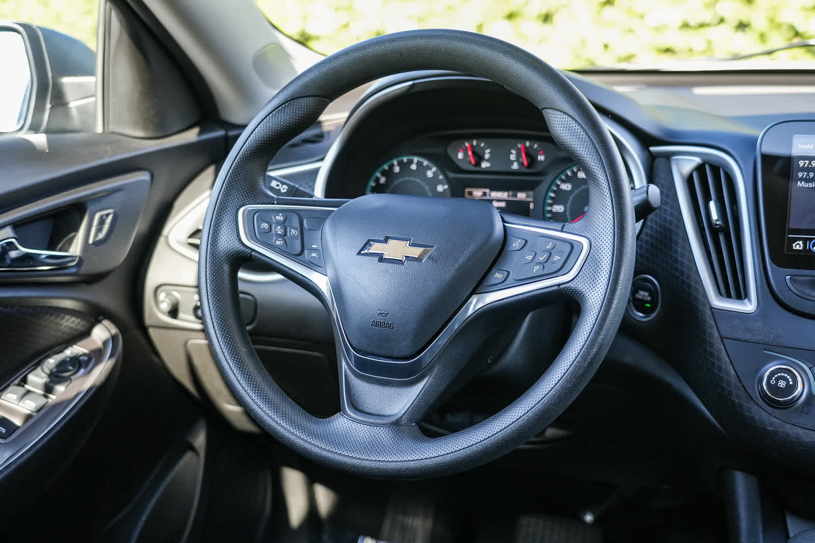 Thumbnail: 2023 Chevrolet Malibu - 14