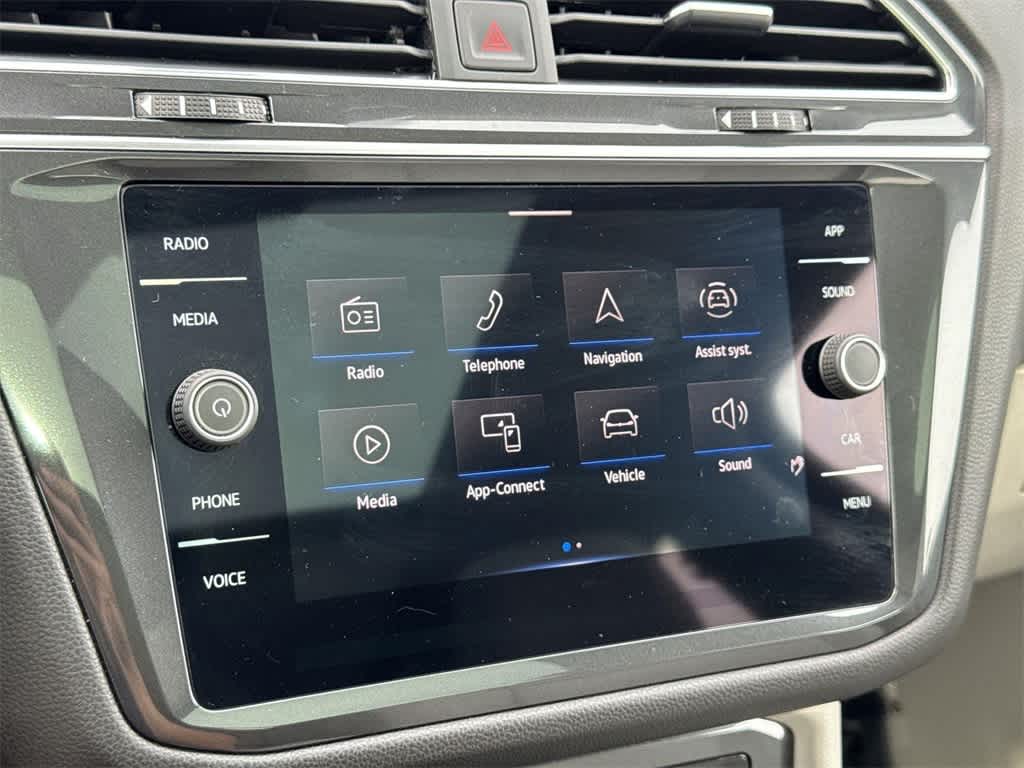 Thumbnail: 2022 Volkswagen Tiguan - 16