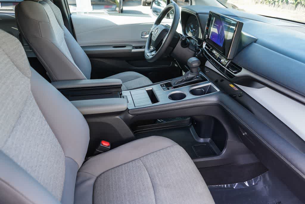 Thumbnail: 2025 Toyota Sienna - 15