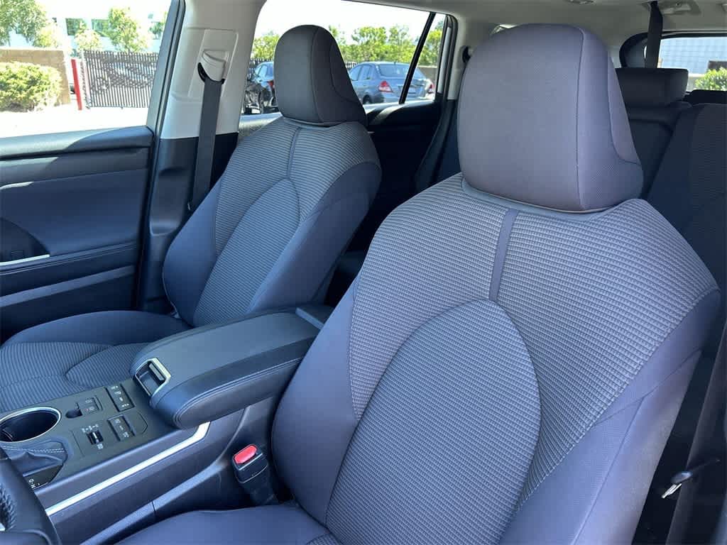 Thumbnail: 2022 Toyota Highlander - 27