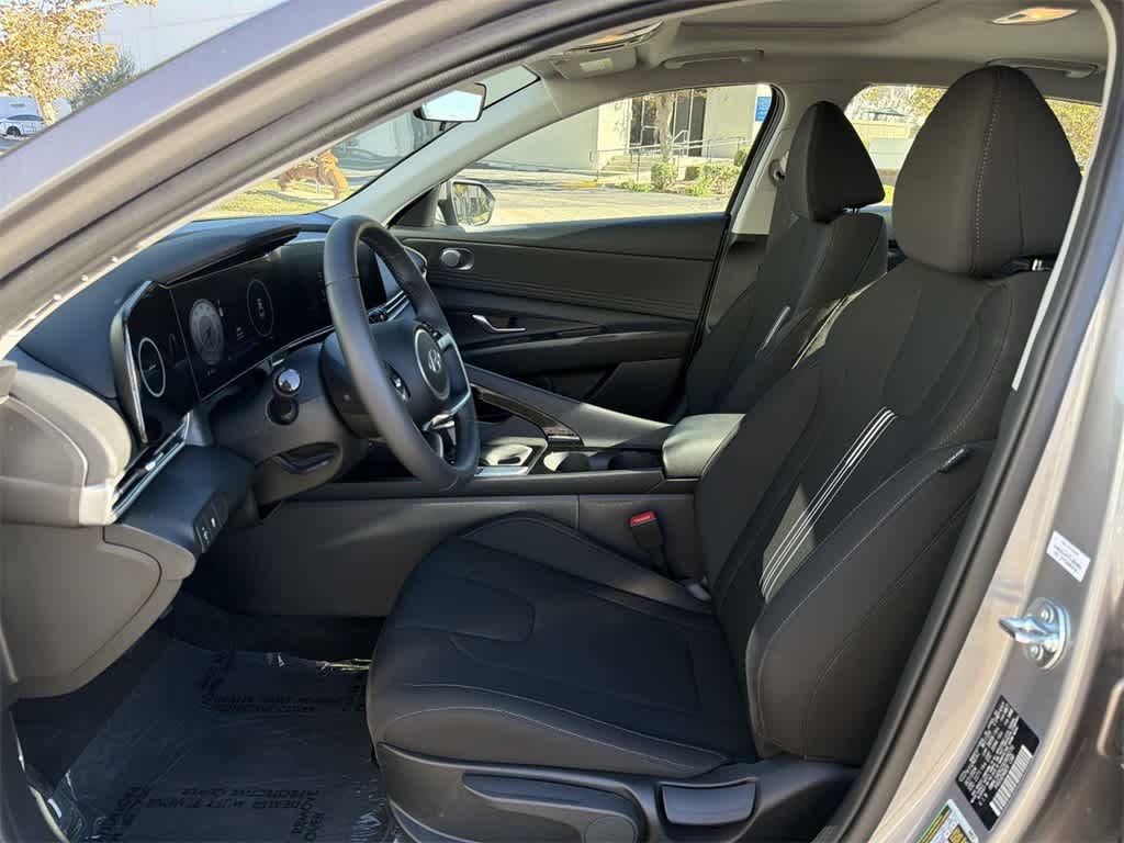 Thumbnail: 2025 Hyundai Elantra - 27