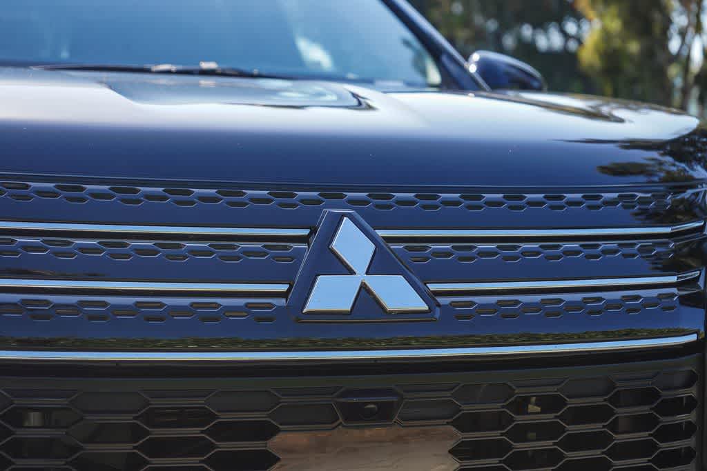 Thumbnail: 2025 Mitsubishi Outlander - 11