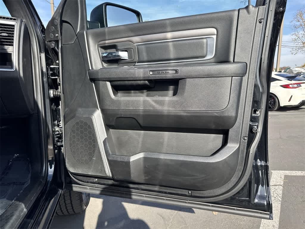 Thumbnail: 2024 RAM 1500 Classic - 33