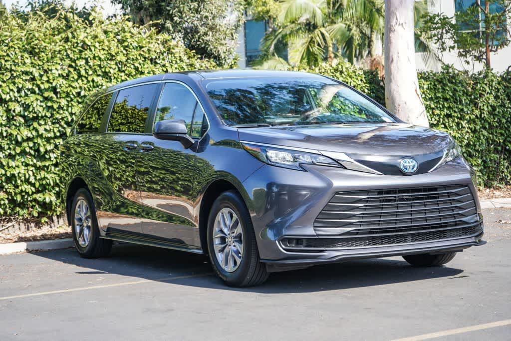 Thumbnail: 2025 Toyota Sienna - 2