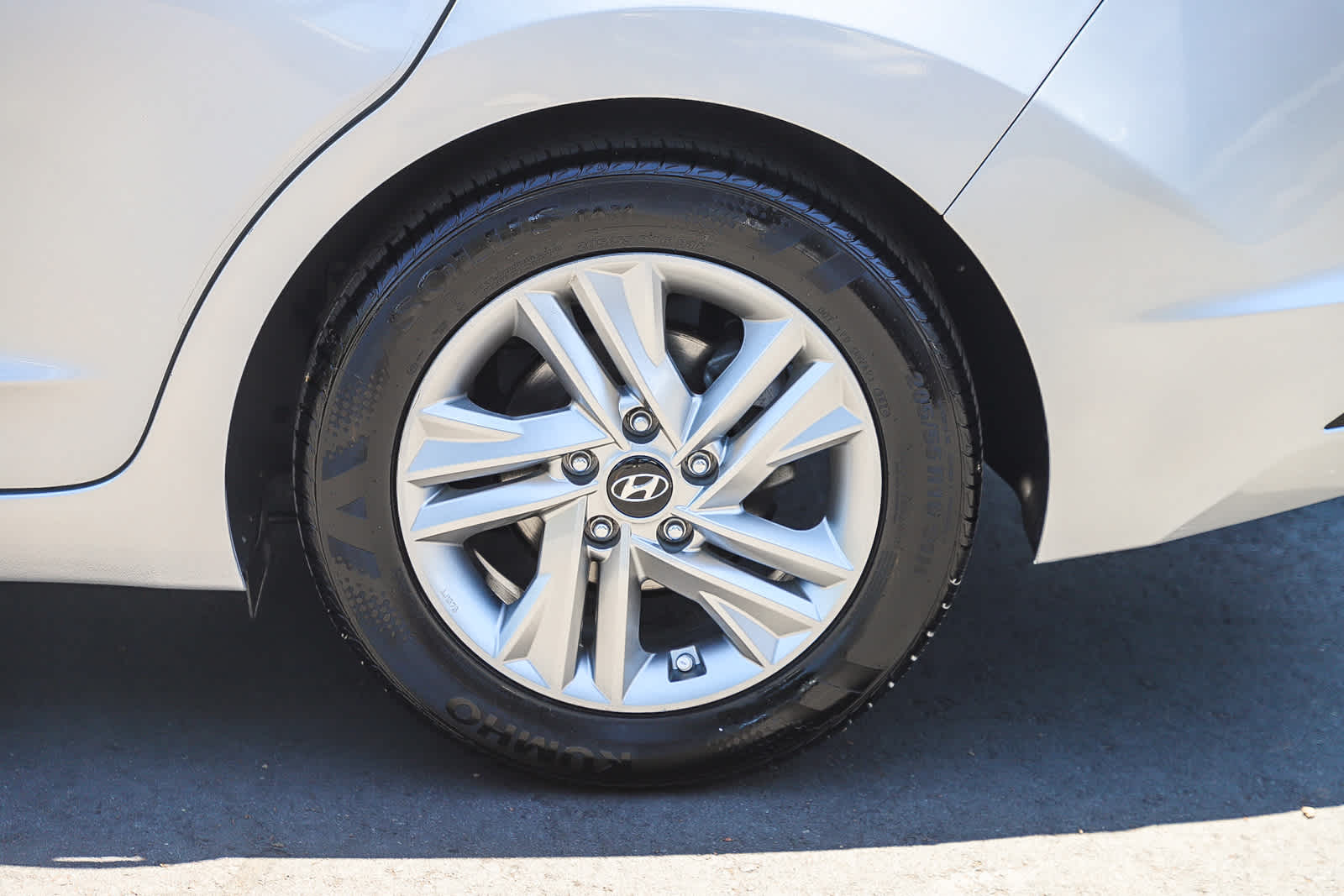 Thumbnail: 2019 Hyundai Elantra - 10
