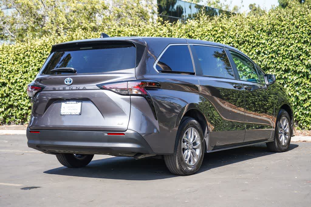 Thumbnail: 2025 Toyota Sienna - 5