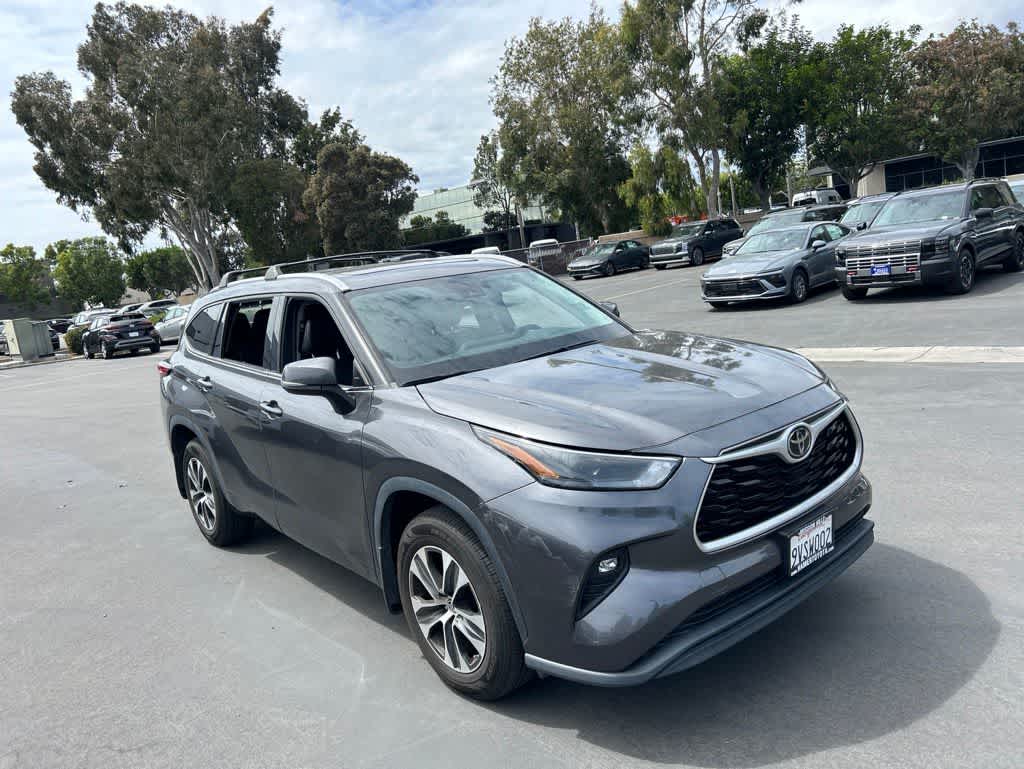 Thumbnail: 2022 Toyota Highlander - 2
