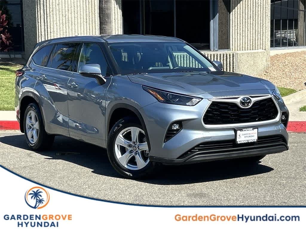Used 2022 Toyota Highlander LE SUV