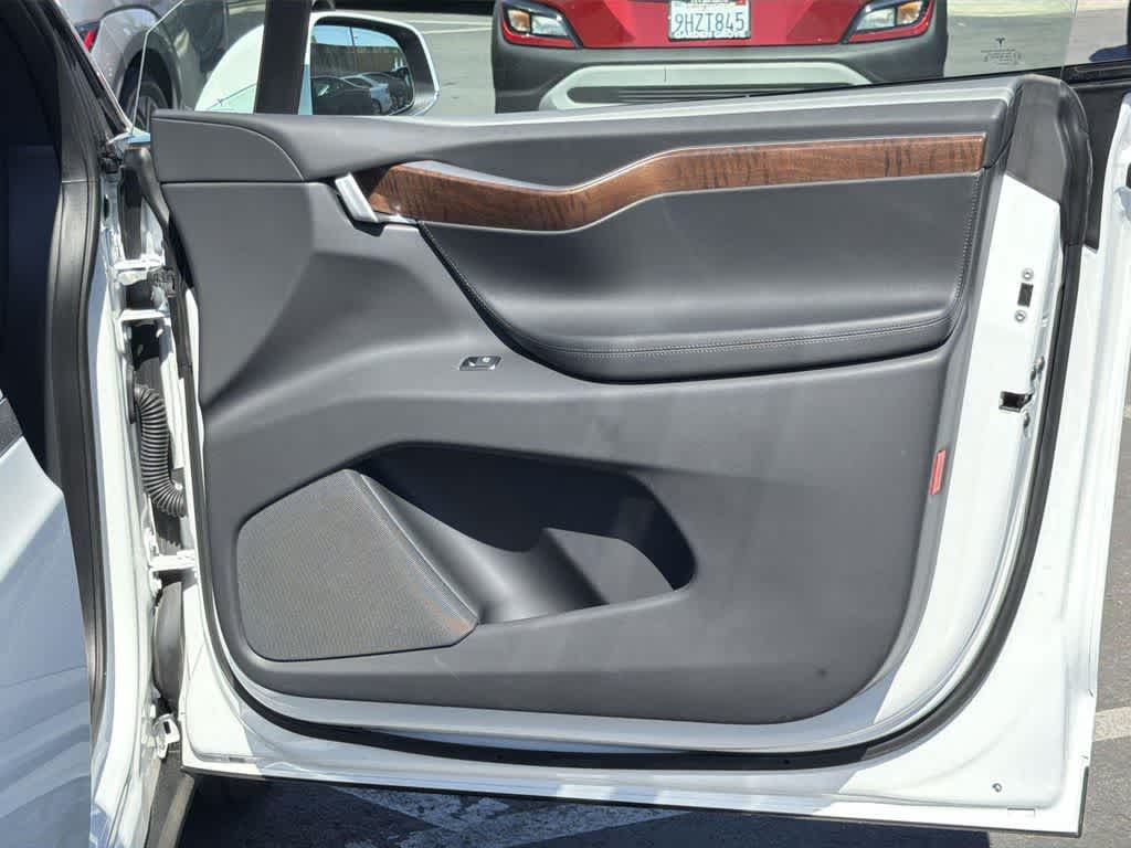 Thumbnail: 2020 Tesla Model X - 40