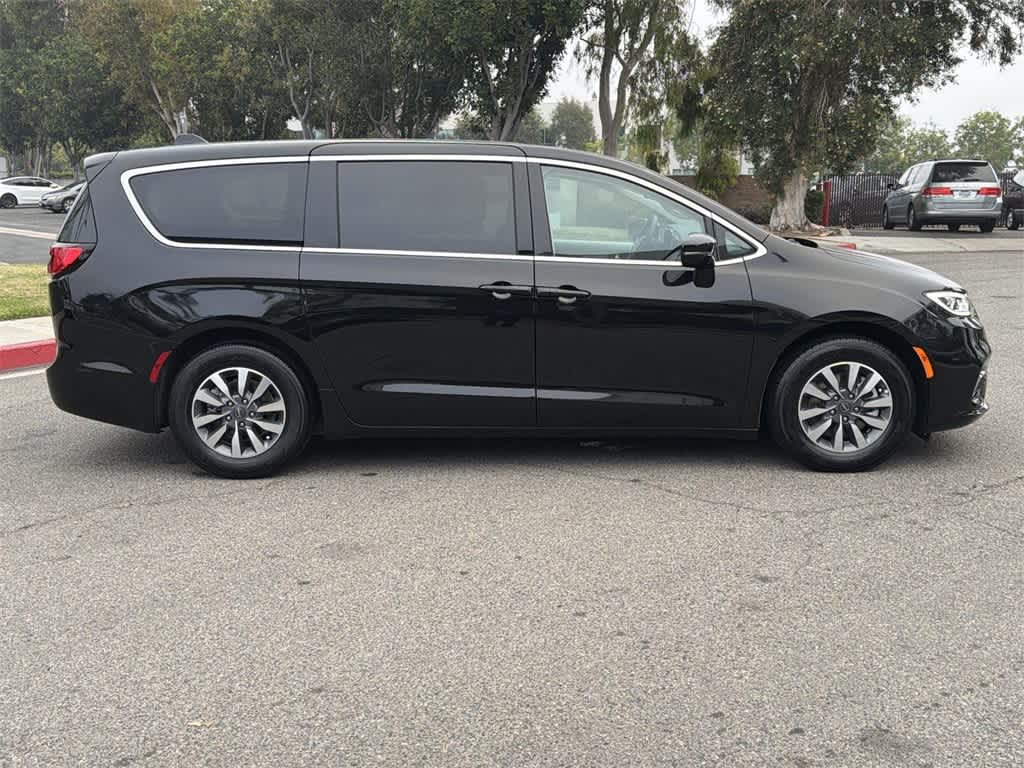 Thumbnail: 2024 Chrysler Pacifica - 3