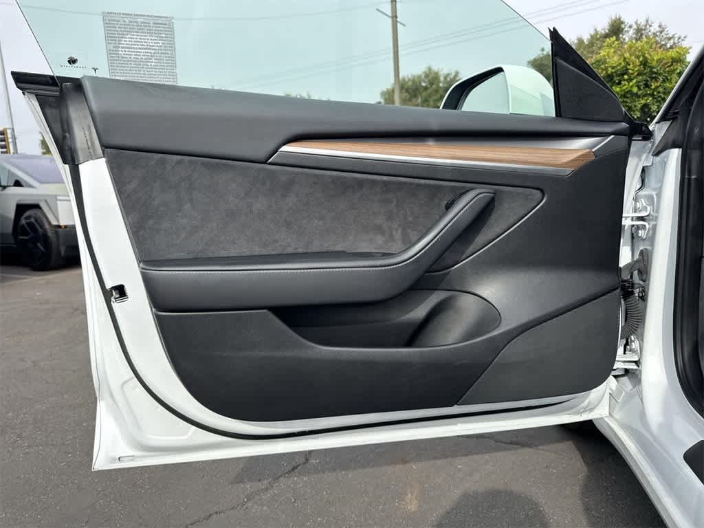 Thumbnail: 2023 Tesla Model 3 - 24