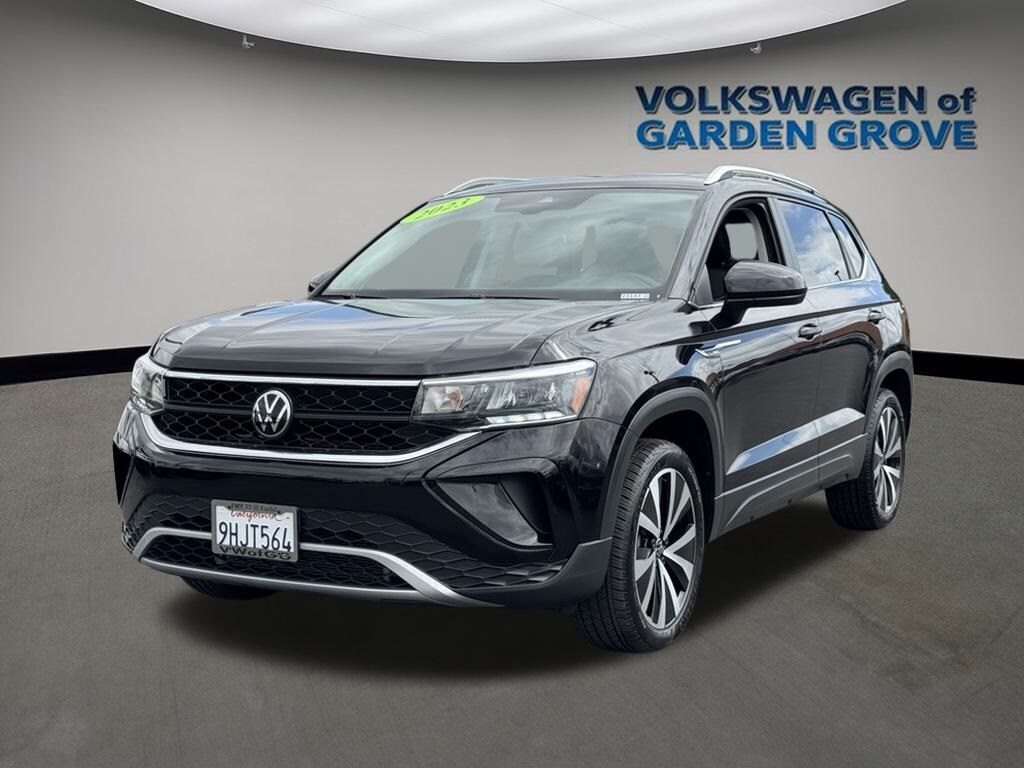 2023 Volkswagen Taos SE photo 3