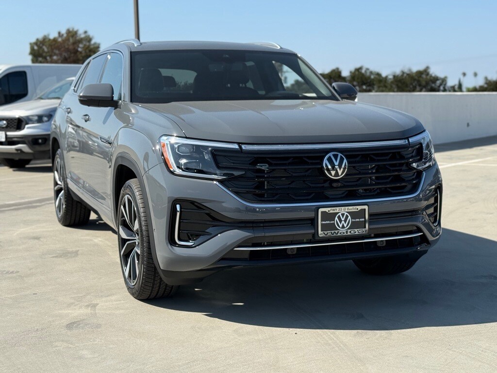 2026 Volkswagen Atlas Cross Sport SEL Premium R-Line photo 2