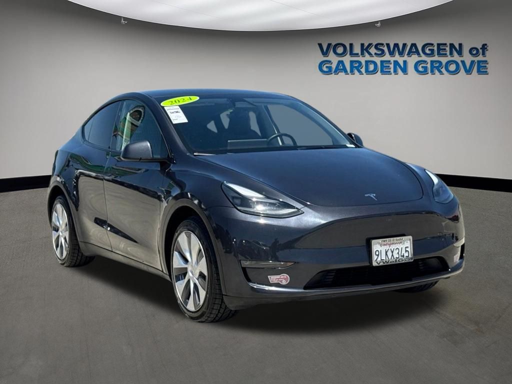 Used 2024 Tesla Model Y Long Range with VIN 7SAYGDEE5RA243943 for sale in Garden Grove, CA
