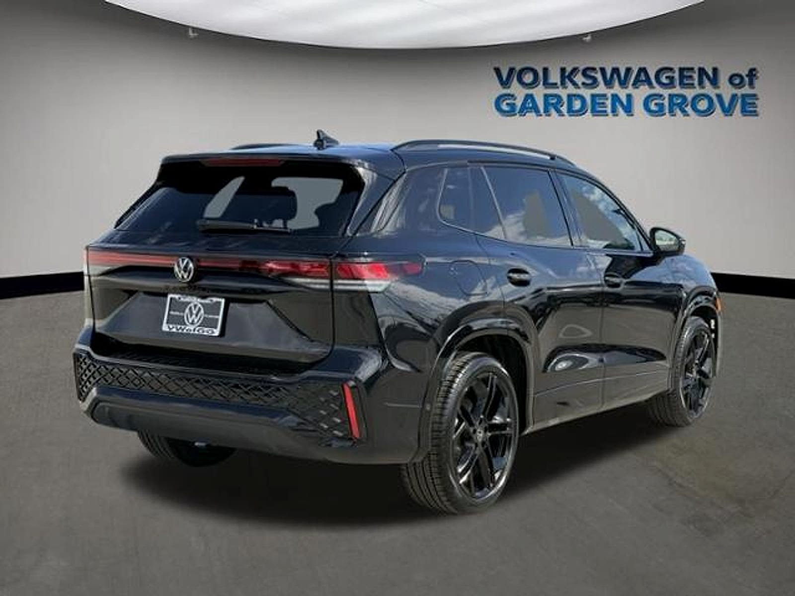 2026 Volkswagen Tiguan SE R-LINE BLACK - Photo 7
