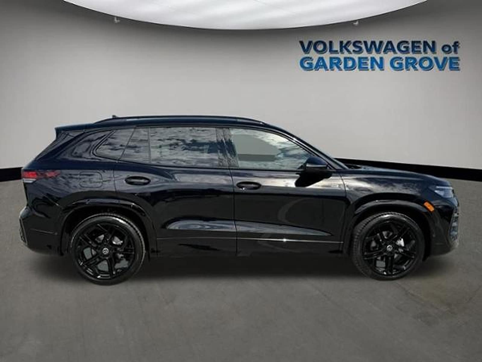 2026 Volkswagen Tiguan SE R-LINE BLACK - Photo 8